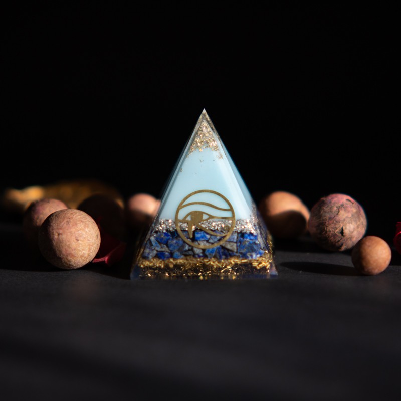 Piramida Orgonit, Calesto cu Ochiul lui Horus cu Pietre Semipretioase de Lapis Lazuli si Pulbere Metalica