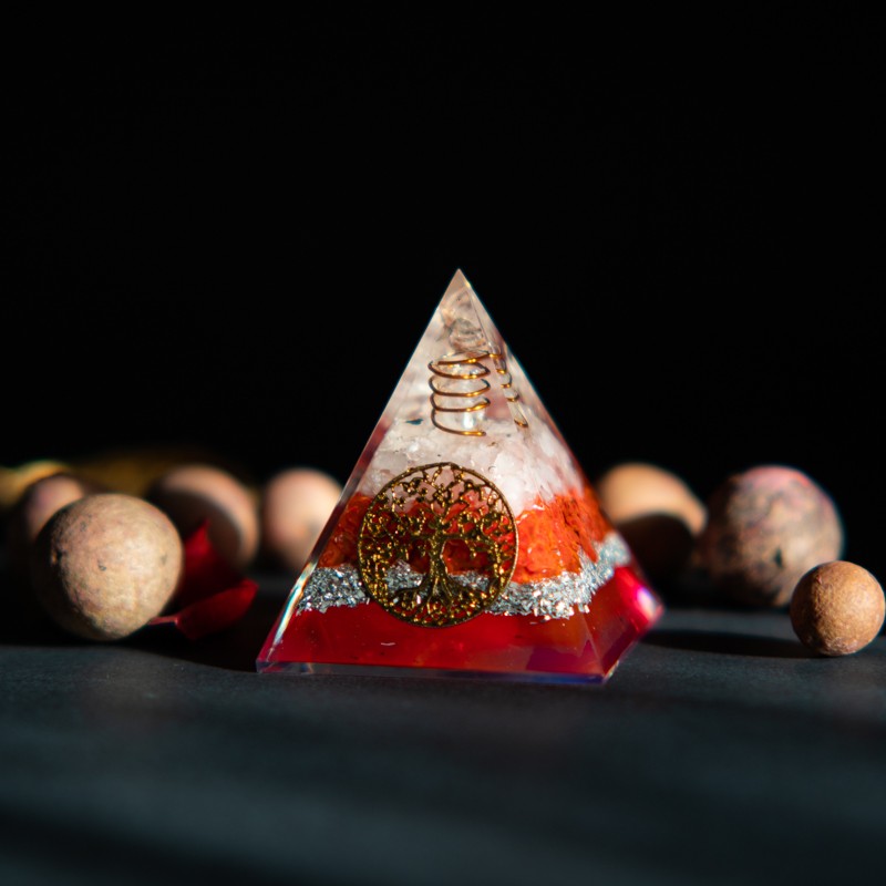 Piramida Orgonit, Nesal din Cristal de Cuart si Onix Rosu cu Spirala Vibrationala si Varf de Cuart
