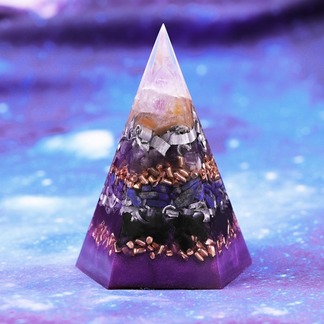 Piramida orgonica generatoare de energie Latika din cristale de Ametist, Lapis Lazuli si Cuart Rosu Rutilat