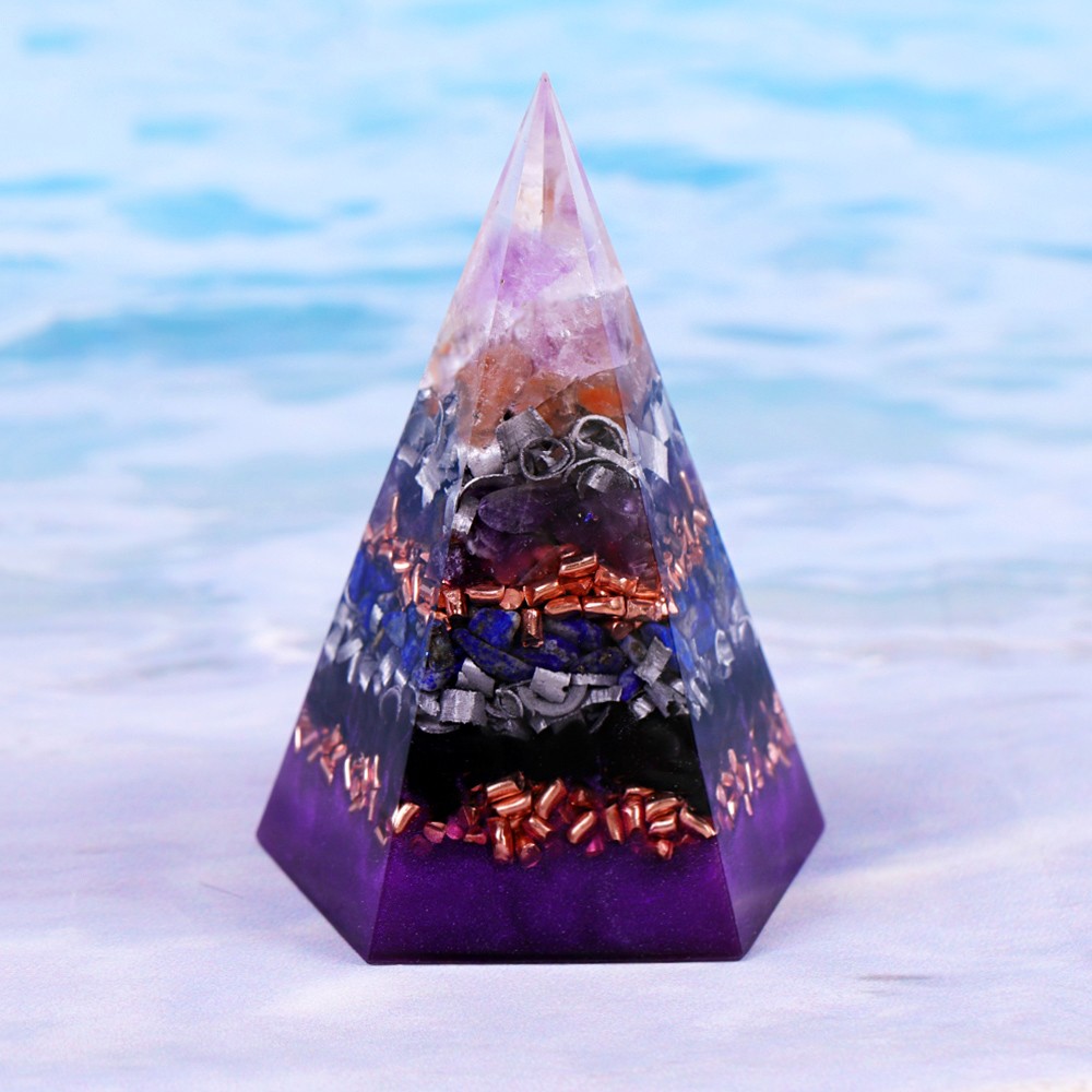 Piramida orgonica generatoare de energie Latika din cristale de Ametist, Lapis Lazuli si Cuart Rosu Rutilat