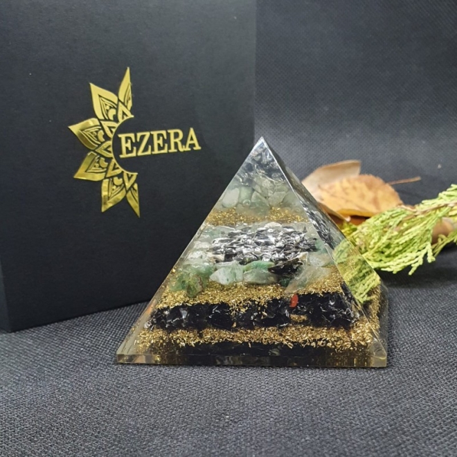 Piramida Orgonica Nailah cu Cristal de Obsidian, Cuart Verde si Foite de Cupru, Pentru Protectie Electromagnetica