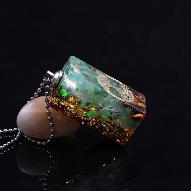 Pandantiv orgonic Ronan cu Lumina Led, din cristale de Ochi de Tigru si Cuart Verde cu simbol Copacul Vietii