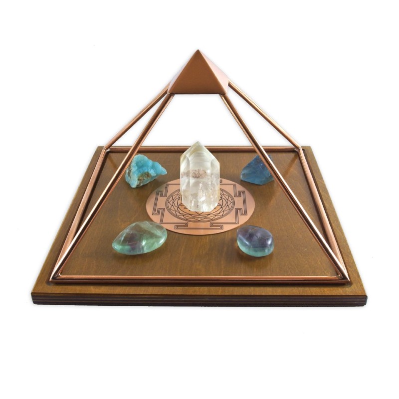Piramida de cupru realizata manual cu diagrama sacra Sri Yantra activata, pentru incarcare, energizare, Feng Shui, Meditatie