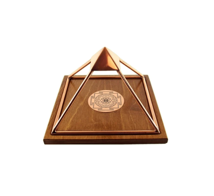 Piramida de cupru realizata manual cu diagrama sacra Sri Yantra activata, pentru incarcare, energizare, Feng Shui, Meditatie