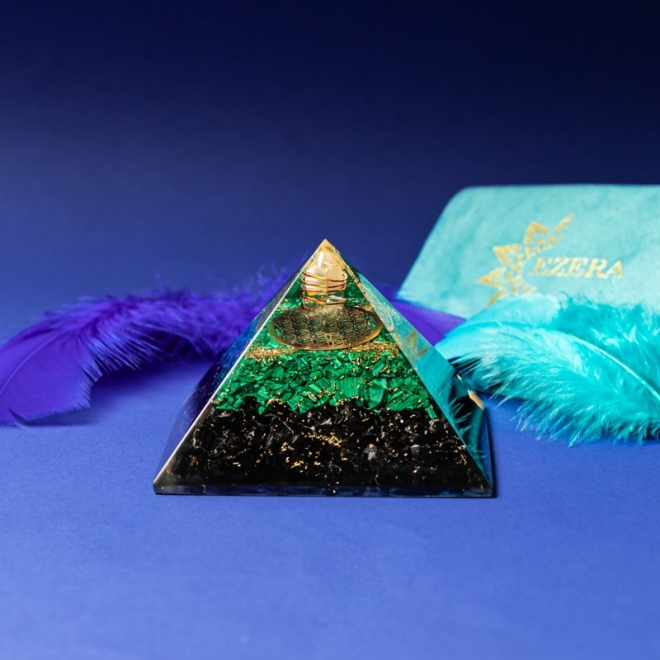 Piramida orgonica pentru protectie energetica Nera, cu cristale de Malachit si Turmalina
