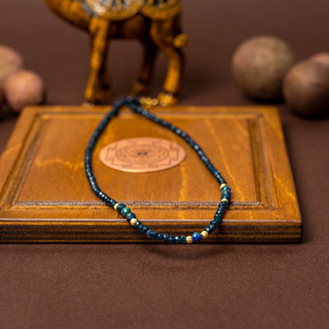Colier Choker Lalit din pietre naturale de Jad Albastru fatetat cu accesorii si sistem de inchidere argint placat cu aur 14K