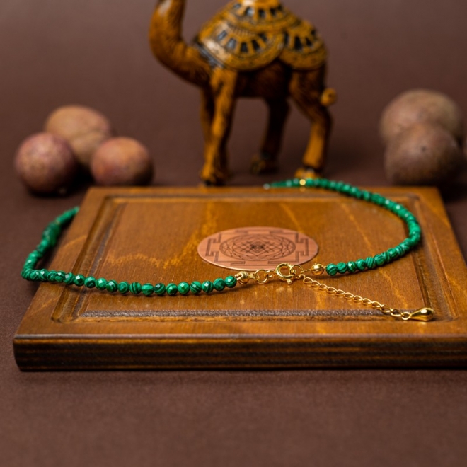 Colier Choker Vishal din pietre naturale de Malachit cu accesorii si sistem de inchidere din argint 925 placat cu aur 14K