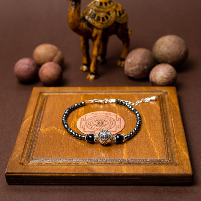 Bratara dama Asha din pietre naturale de Hematit Magnetic din Titan , inchidere si accesorii din argint