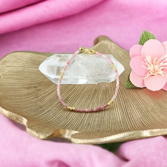 Bratara Tashi din cristale naturale de Strawberry quartz (cuart culoarea capsunii)