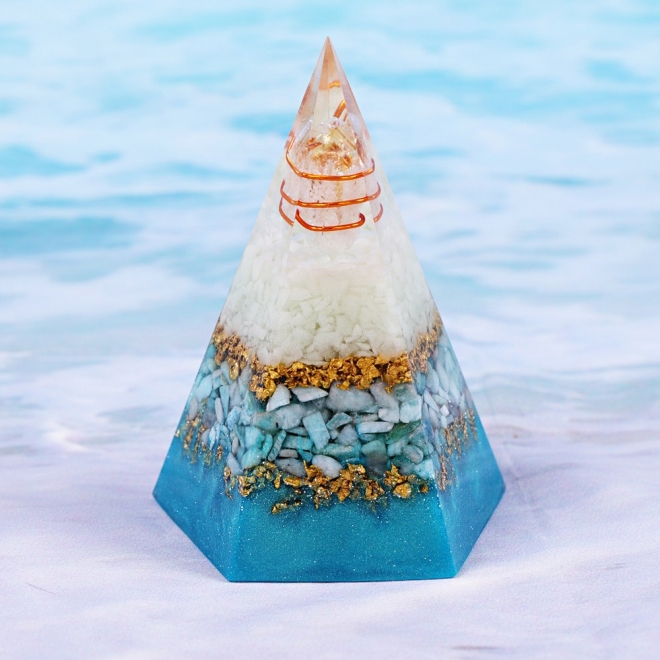 Piramida Orgonica Avi cu cristale de Amazonit, piatra luminoasa si cupru