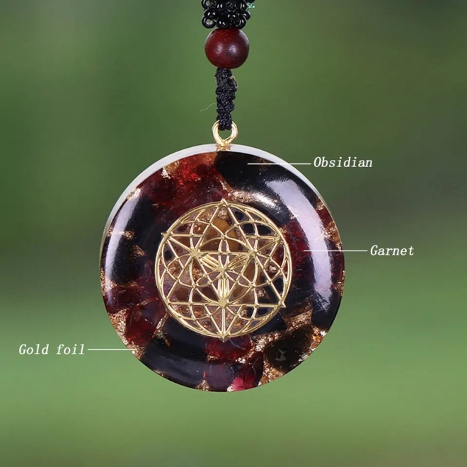 Pandantiv orgonit Kabir din cristale de granat si obsidian cu simbol Samanta vietii