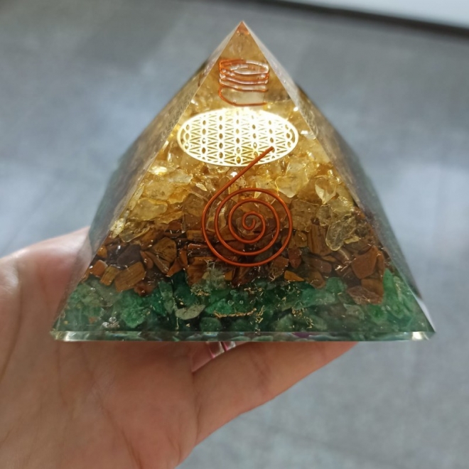 Piramida orgonica Mohan cu cristale de Aventurin, Ochi de Tigru si Citrin cu simbol Floarea Vietii si spirala de cupru.