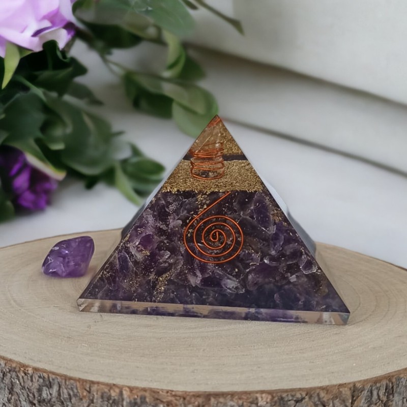 Piramida orgonica din cristale de Ametist Arya, cu spirala de Cupru
