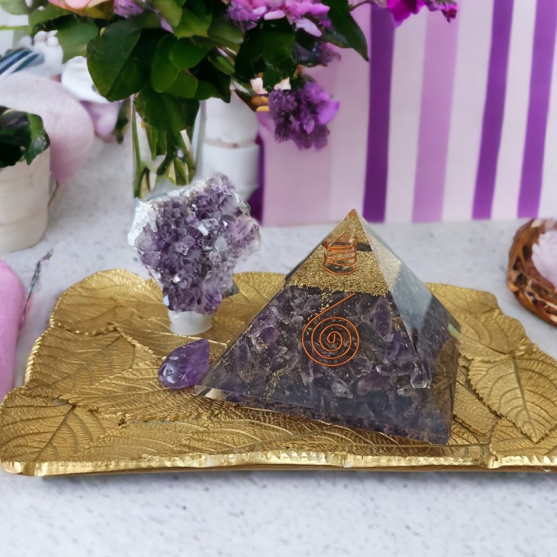 Piramida orgonica din cristale de Ametist Arya, cu spirala de Cupru