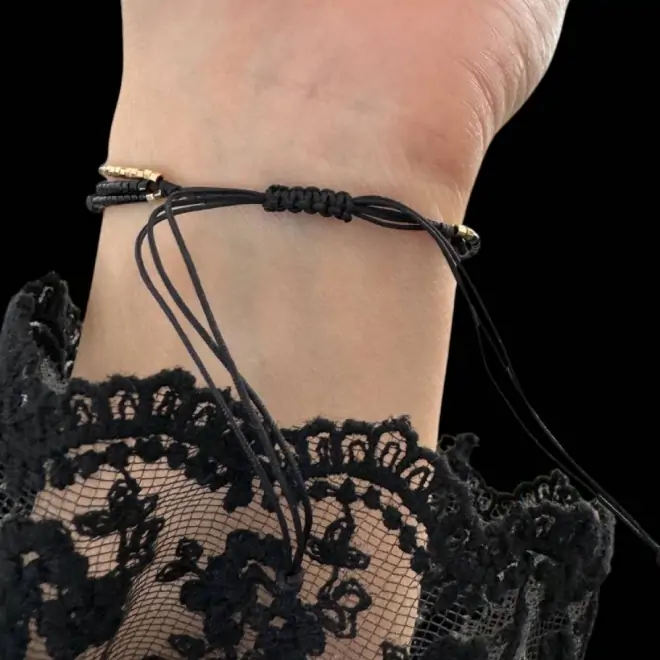Bratara handmade snur 3 straturi Malika din Miyuki si Obsidian cu charm auriu